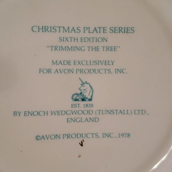Vintage 1978 Avon Collector Plate "Trimming the Tree" - Picture 8 of 9